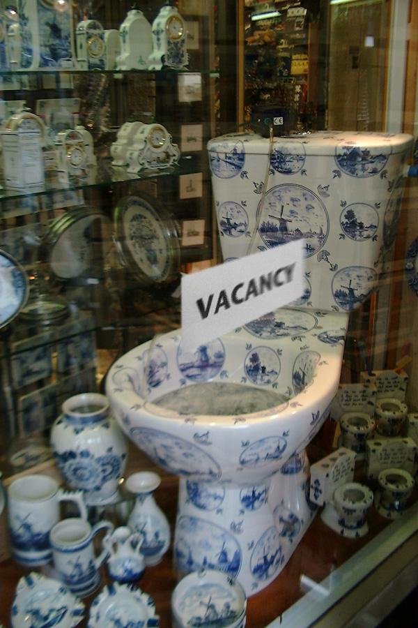 vacancy-with-sign.jpg